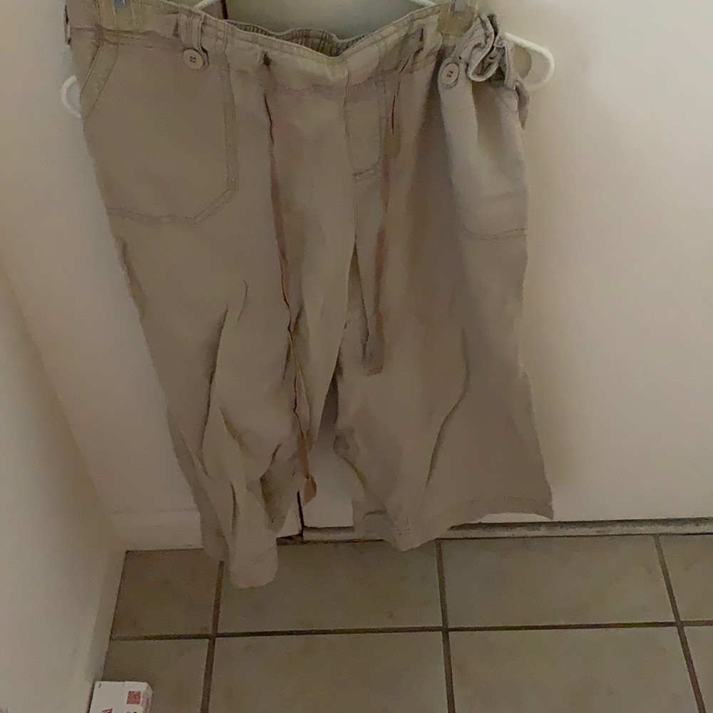 Mother hood khaki capris size medium